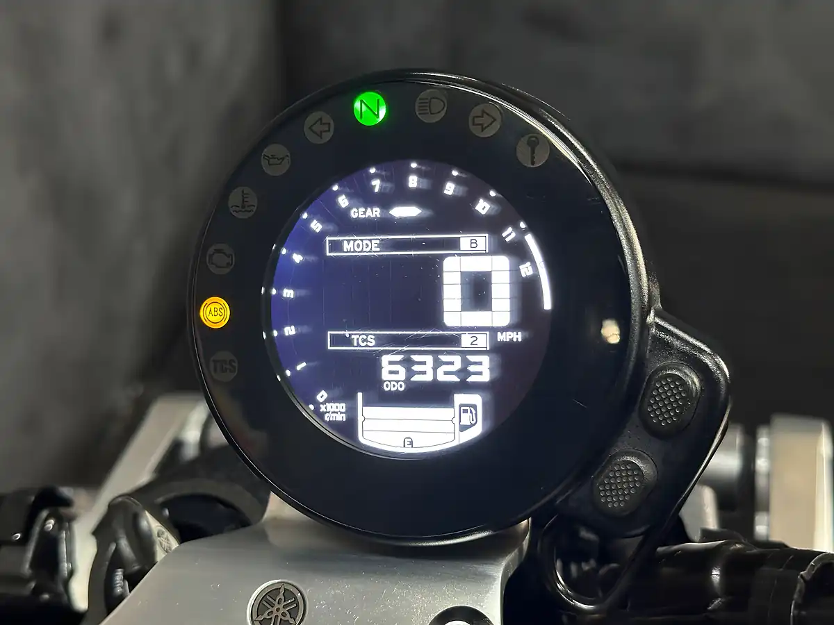 Used 2019 Yamaha XSR900 Sport Heritage Grey - Interior and Exterior details 3