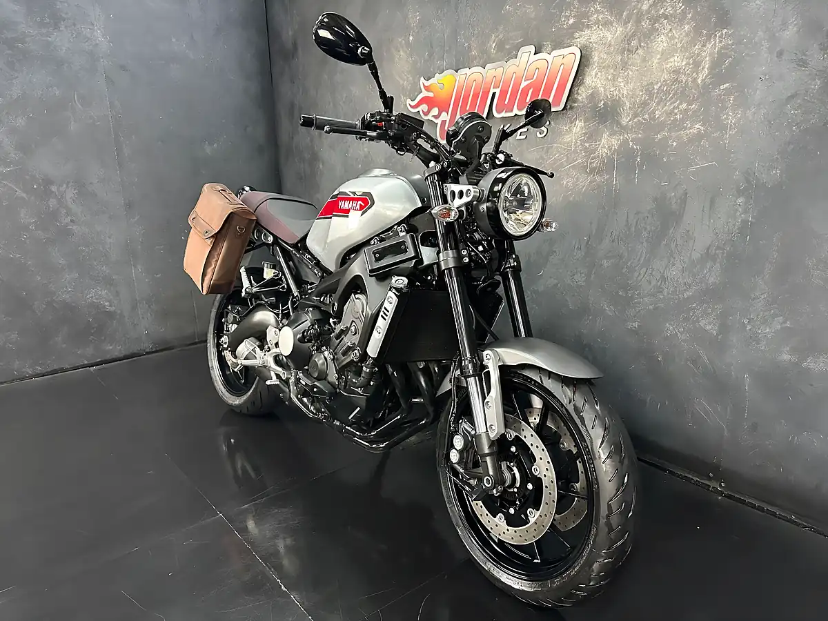 Used 2019 Yamaha XSR900 Sport Heritage Grey - Interior and Exterior details 4
