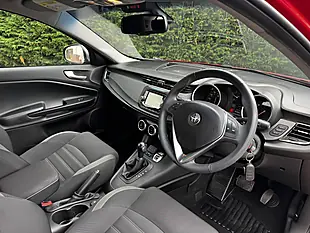 Used 2020 Alfa Romeo Giulietta Super Red - Interior and Exterior details 12