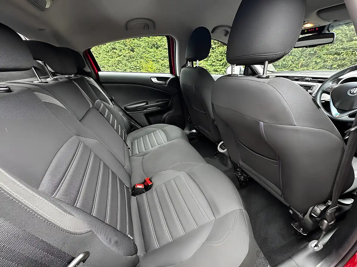 Used 2020 Alfa Romeo Giulietta Super Red - Interior and Exterior details 15