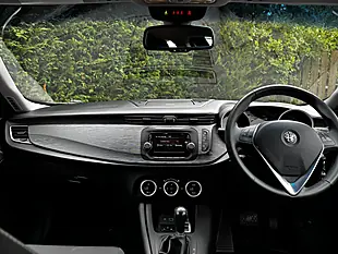 Used 2020 Alfa Romeo Giulietta Super Red - Interior and Exterior details 16