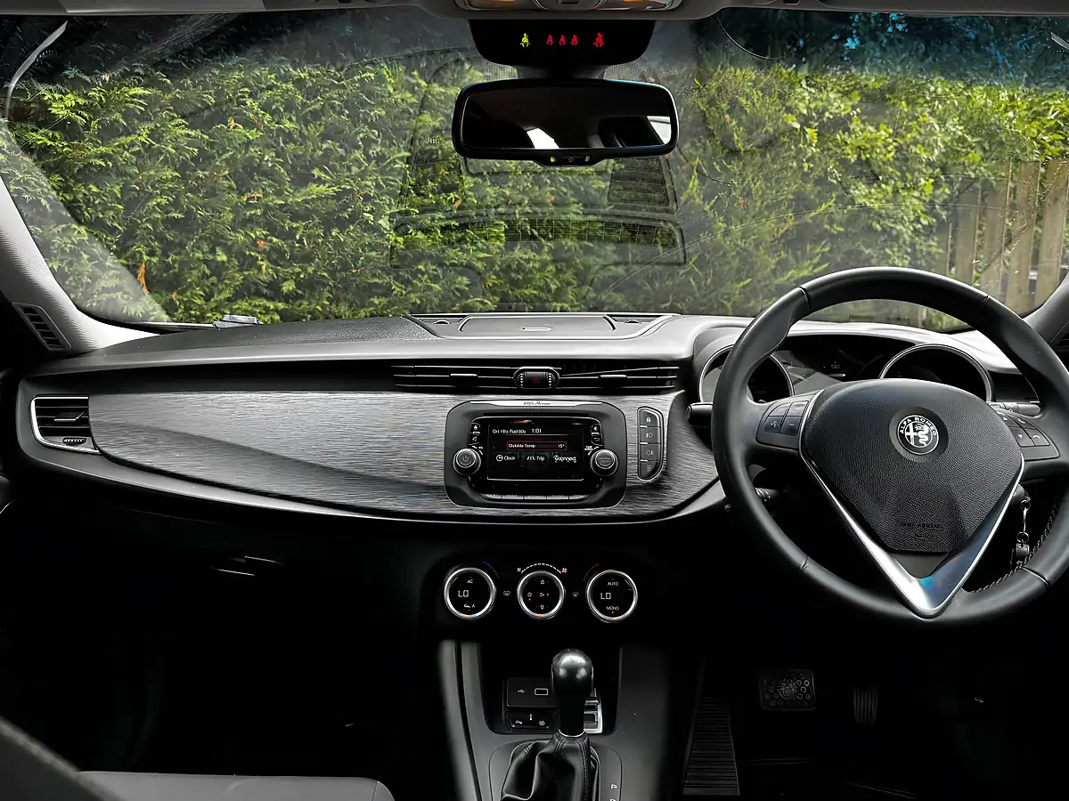 Used 2020 Alfa Romeo Giulietta Super Red - Interior and Exterior details 16