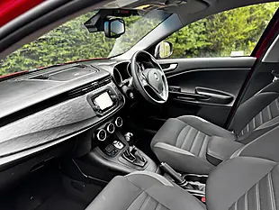 Used 2020 Alfa Romeo Giulietta Super Red - Interior and Exterior details 17