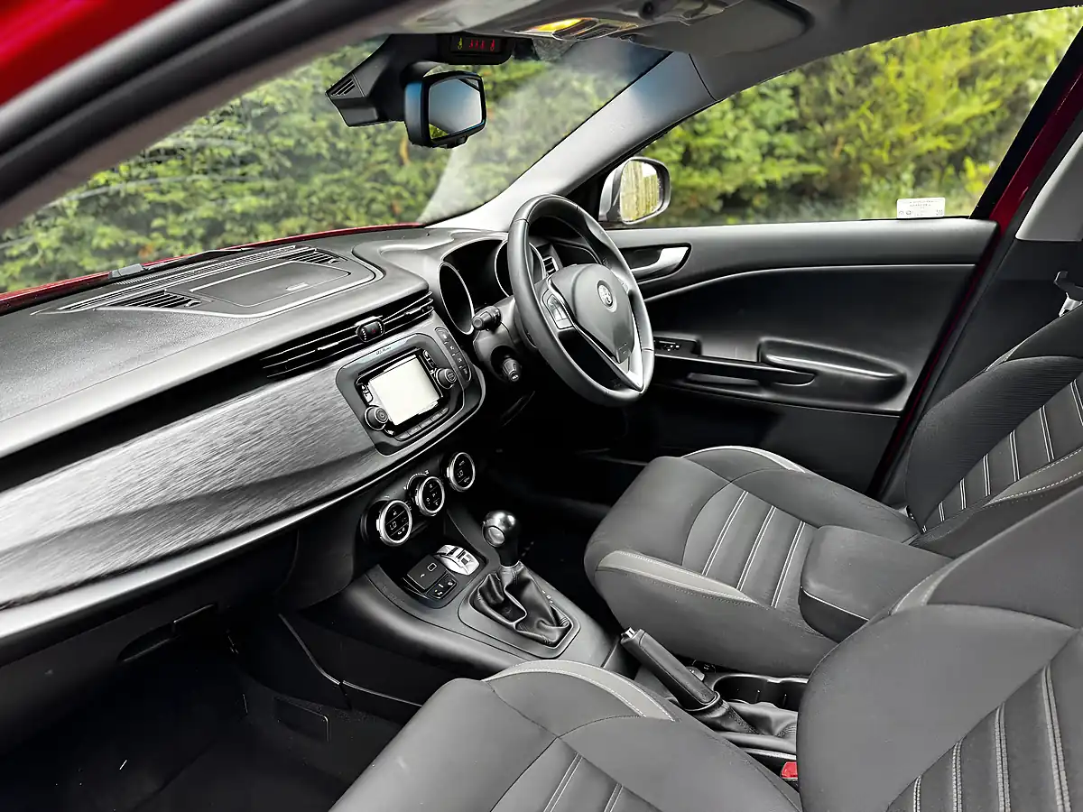 Used 2020 Alfa Romeo Giulietta Super Red - Interior and Exterior details 17
