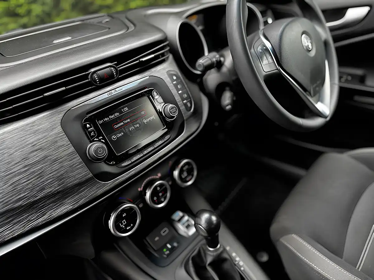 Used 2020 Alfa Romeo Giulietta Super Red - Interior and Exterior details 18