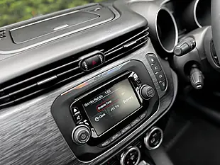 Used 2020 Alfa Romeo Giulietta Super Red - Interior and Exterior details 19