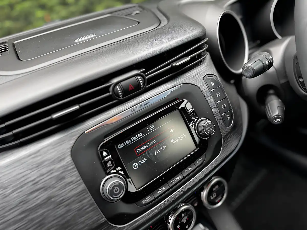 Used 2020 Alfa Romeo Giulietta Super Red - Interior and Exterior details 19