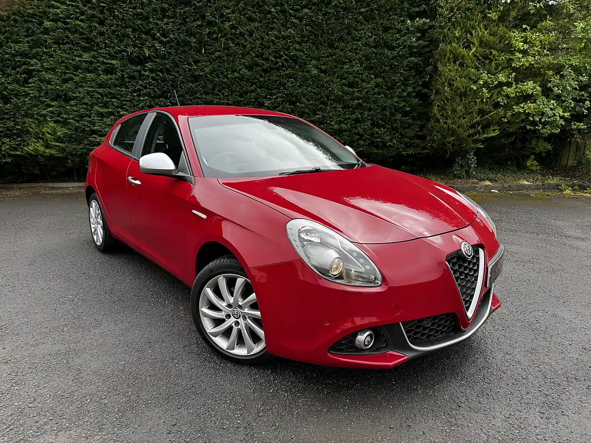 Used 2020 Alfa Romeo Giulietta Super Red - Interior and Exterior details 2