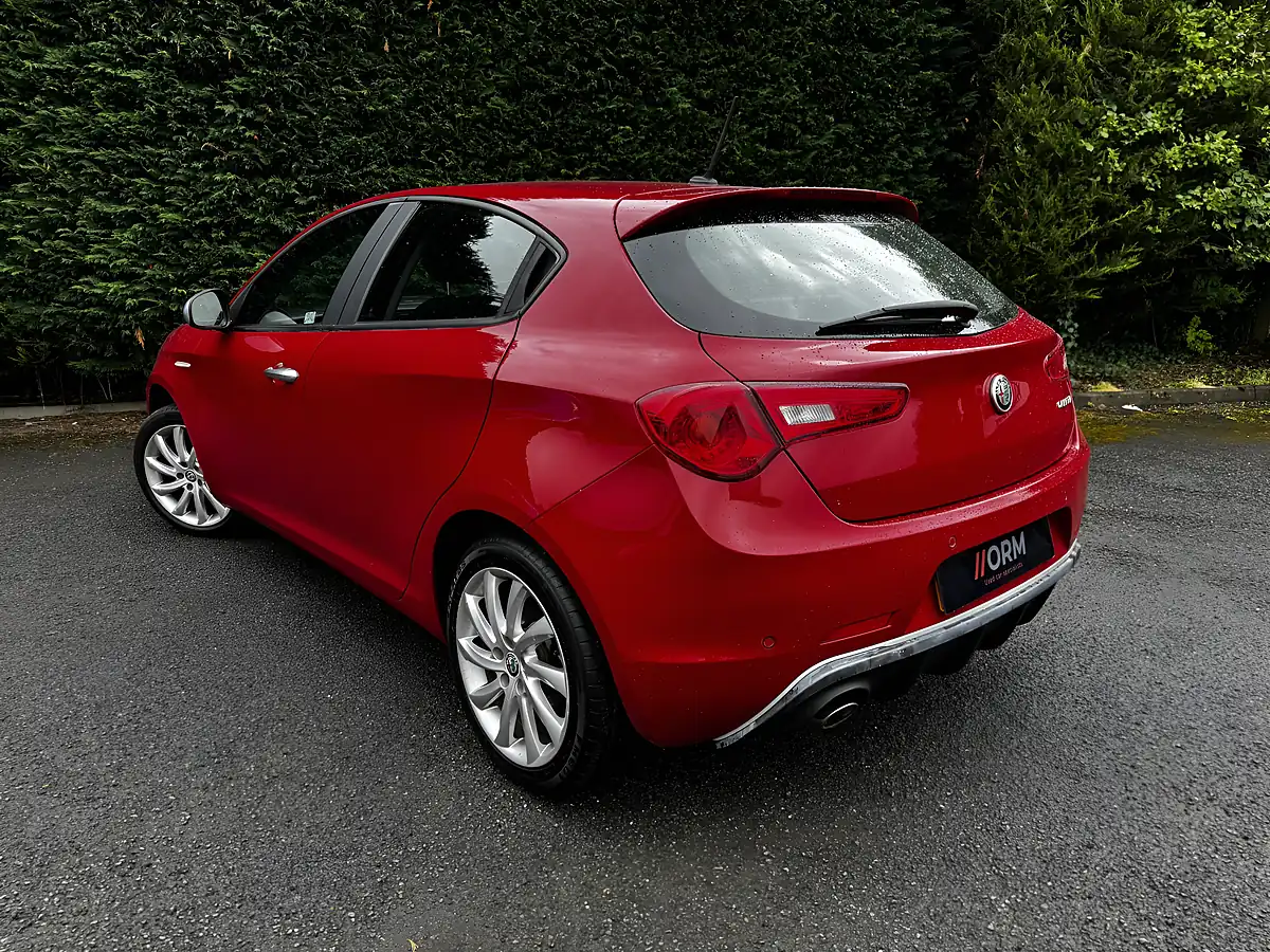 Used 2020 Alfa Romeo Giulietta Super Red - Interior and Exterior details 3