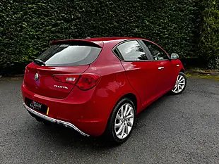 Used 2020 Alfa Romeo Giulietta Super Red - Interior and Exterior details 4