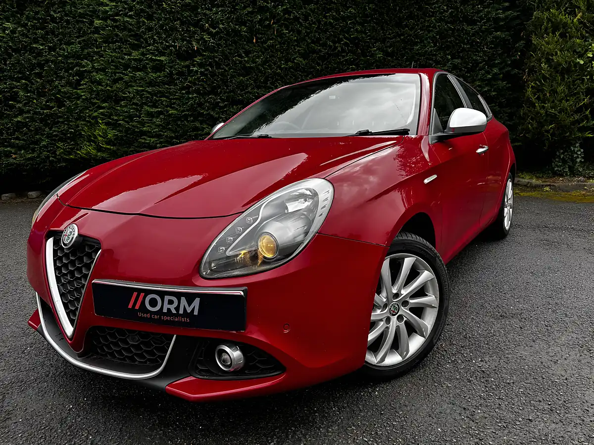 Used 2020 Alfa Romeo Giulietta Super Red - Interior and Exterior details 5