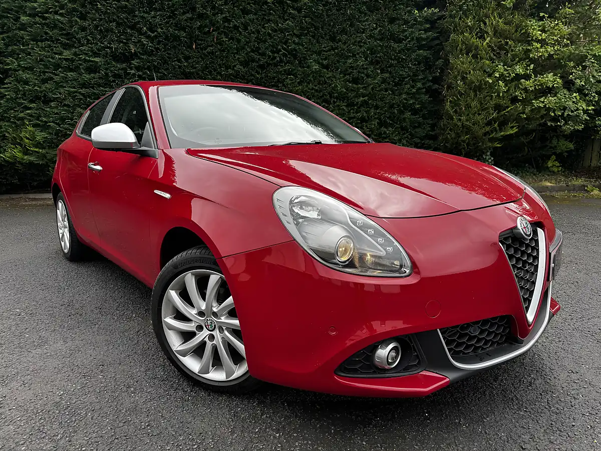 Used 2020 Alfa Romeo Giulietta Super Red - Interior and Exterior details 6
