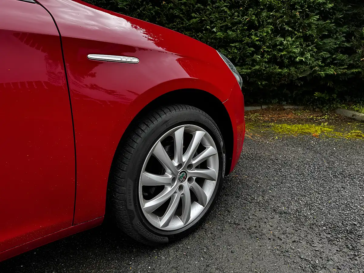 Used 2020 Alfa Romeo Giulietta Super Red - Interior and Exterior details 9