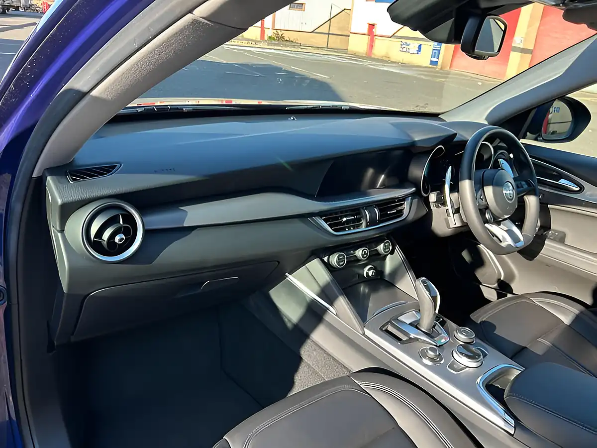Used 2020 Alfa Romeo Stelvio Sprint Blue - Interior and Exterior details 17