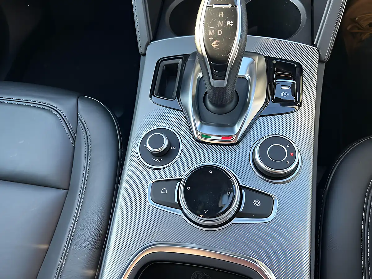 Used 2020 Alfa Romeo Stelvio Sprint Blue - Interior and Exterior details 19