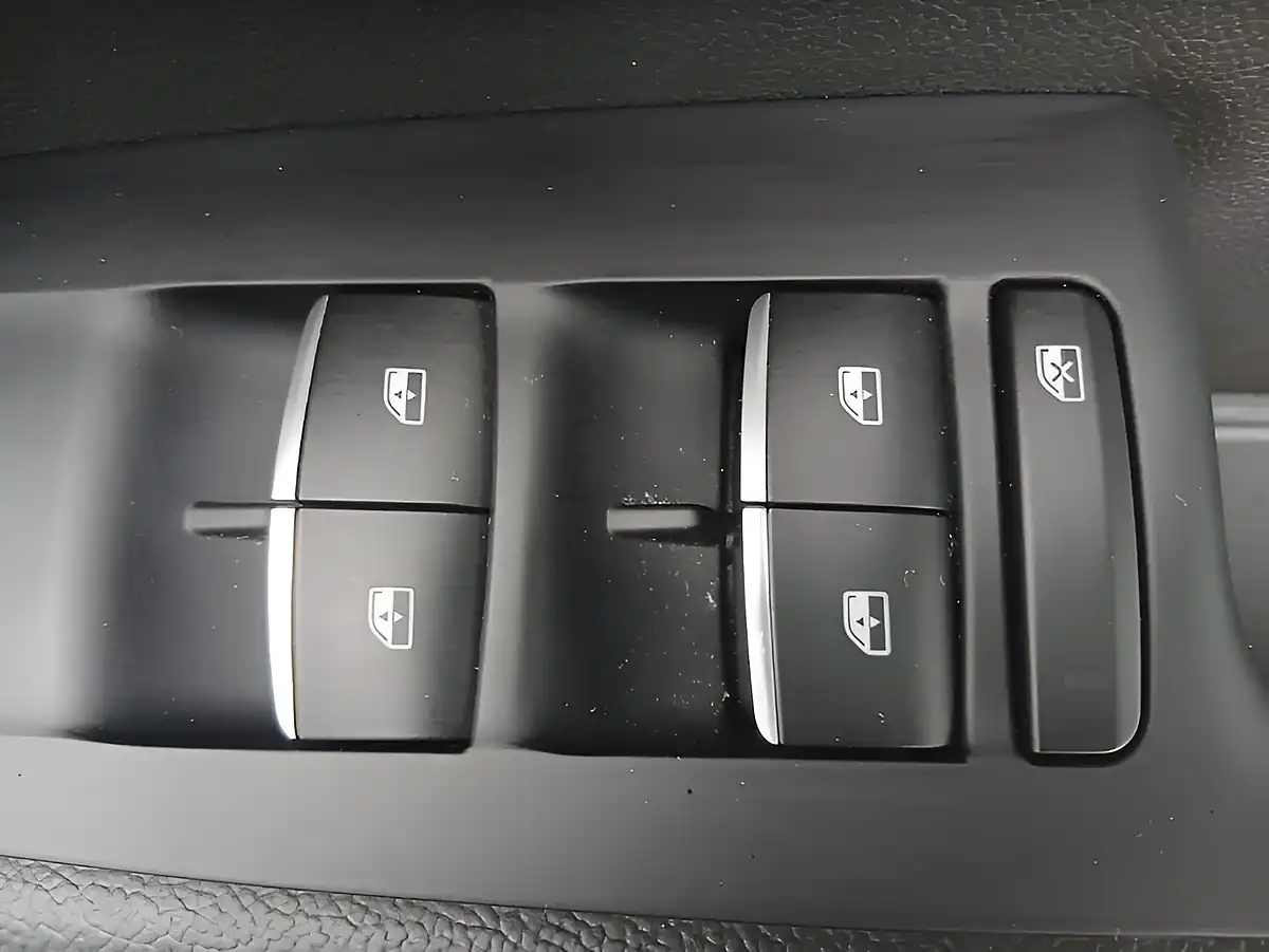Used 2020 Alfa Romeo Stelvio Super Blue - Interior and Exterior details 10