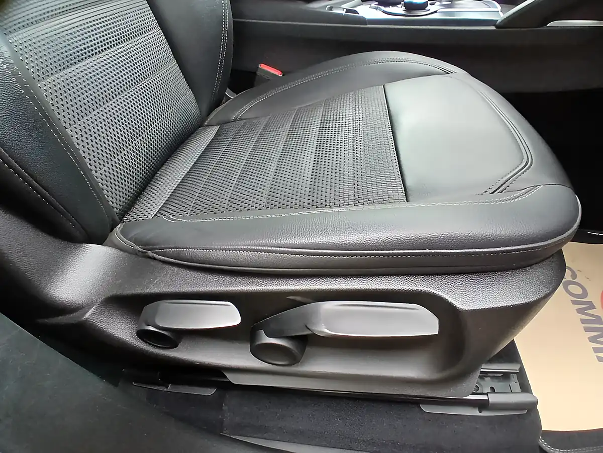 Used 2020 Alfa Romeo Stelvio Super Blue - Interior and Exterior details 15