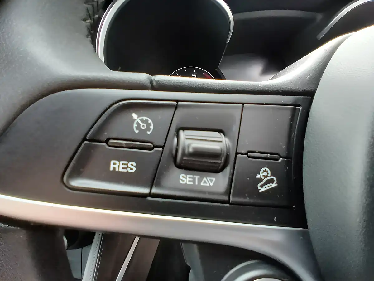 Used 2020 Alfa Romeo Stelvio Super Blue - Interior and Exterior details 17