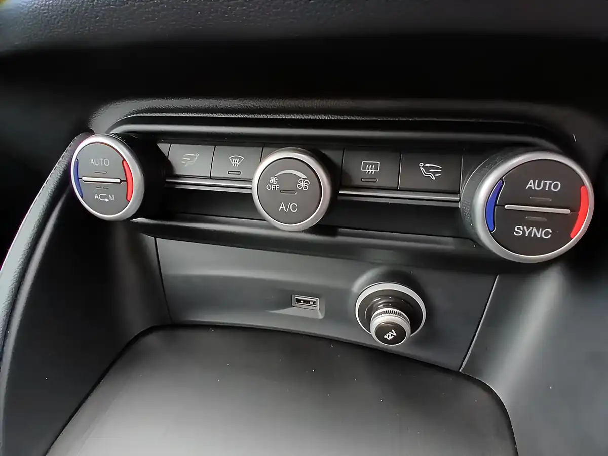 Used 2020 Alfa Romeo Stelvio Super Blue - Interior and Exterior details 18