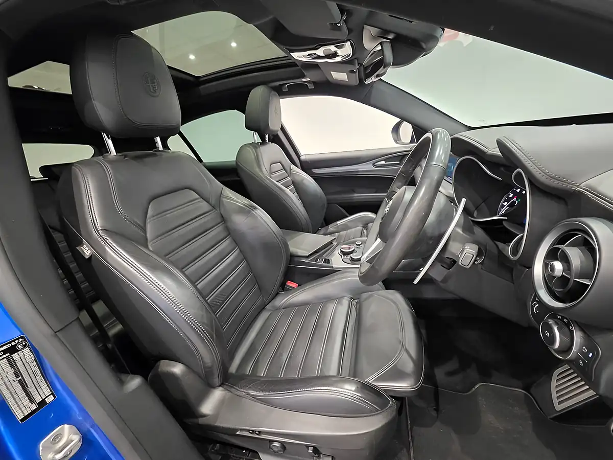 Used 2020 Alfa Romeo Stelvio Ti Blue - Interior and Exterior details 4
