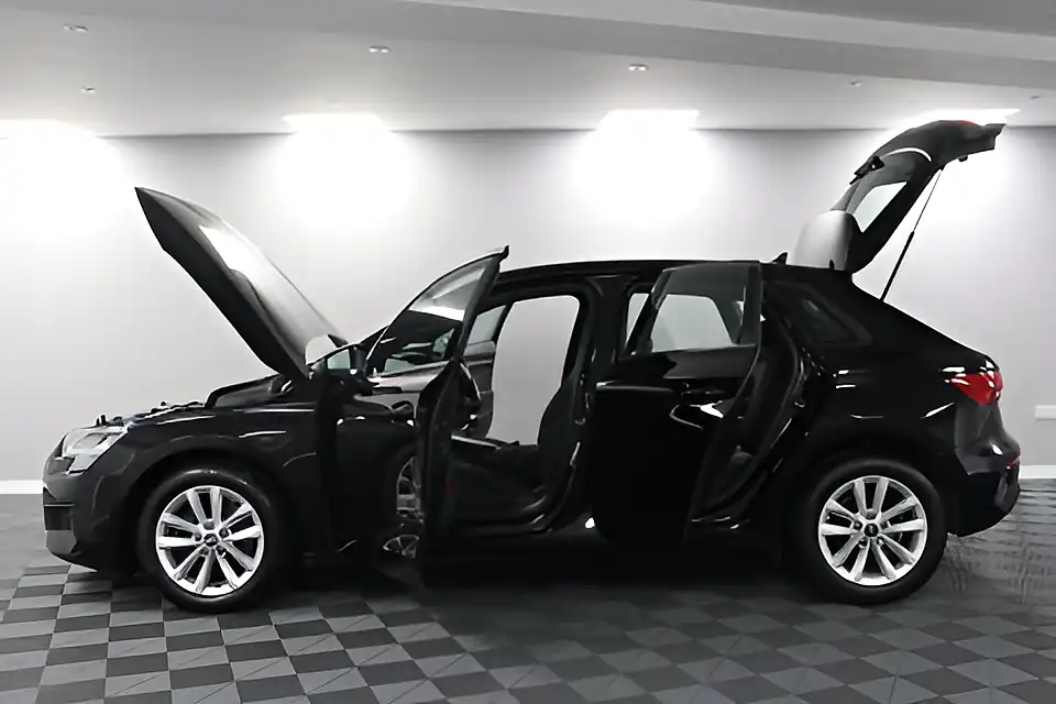 Used 2020 Audi A3 Technik Brilliant Black - Interior and Exterior details 5
