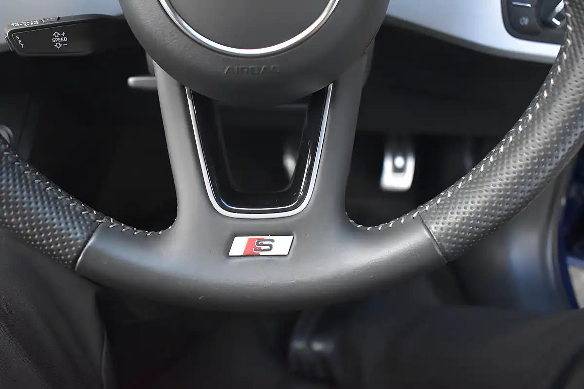 Used 2020 Audi A4 Avant S Line Navarra Blue - Interior and Exterior details 13