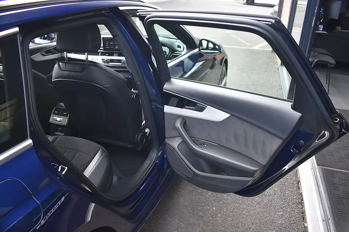 Used 2020 Audi A4 Avant S Line Navarra Blue - Interior and Exterior details 17