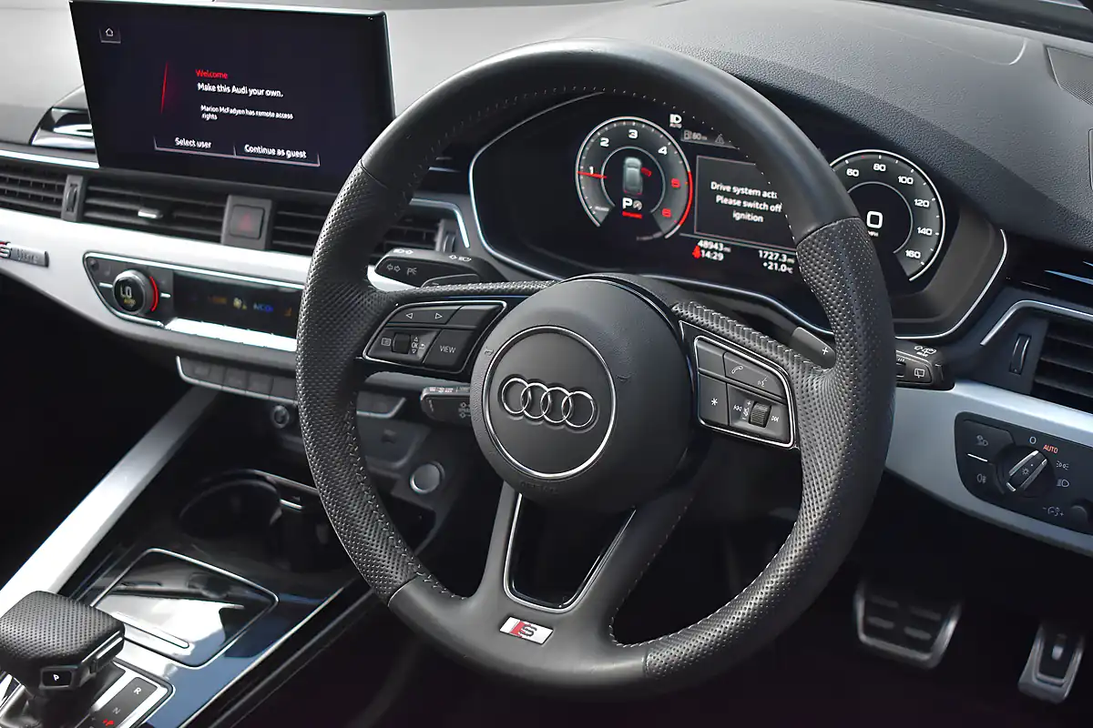 Used 2020 Audi A4 Avant S Line Navarra Blue - Interior and Exterior details 9