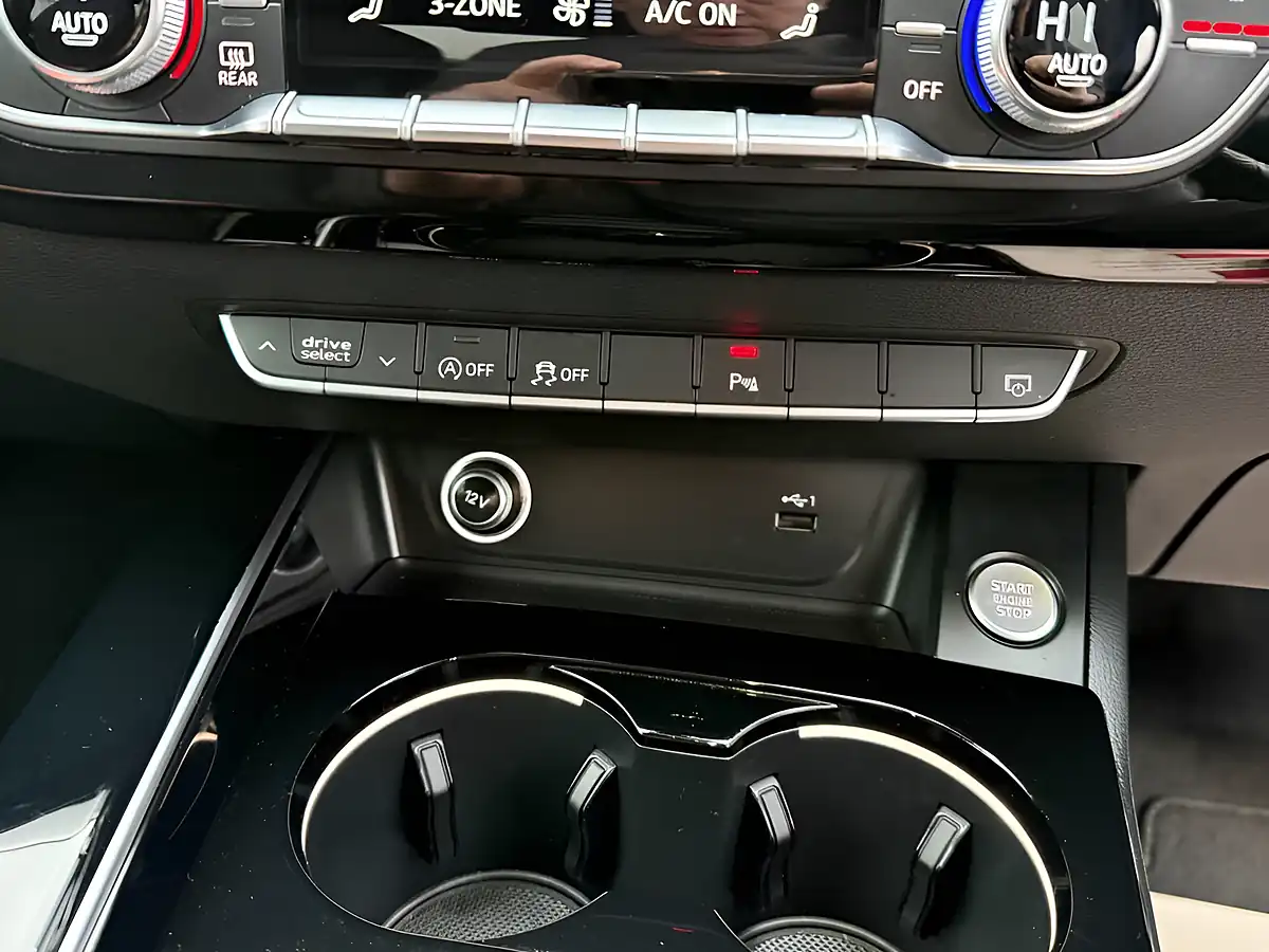 Used 2020 Audi A4 Black Edition White - Interior and Exterior details 19