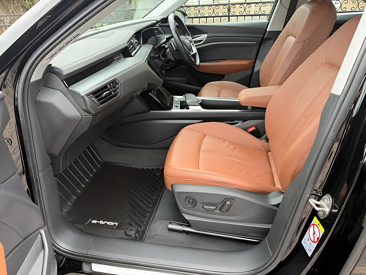 Used 2020 Audi E-Tron 55 SUV Mythos Black - Interior and Exterior details 20