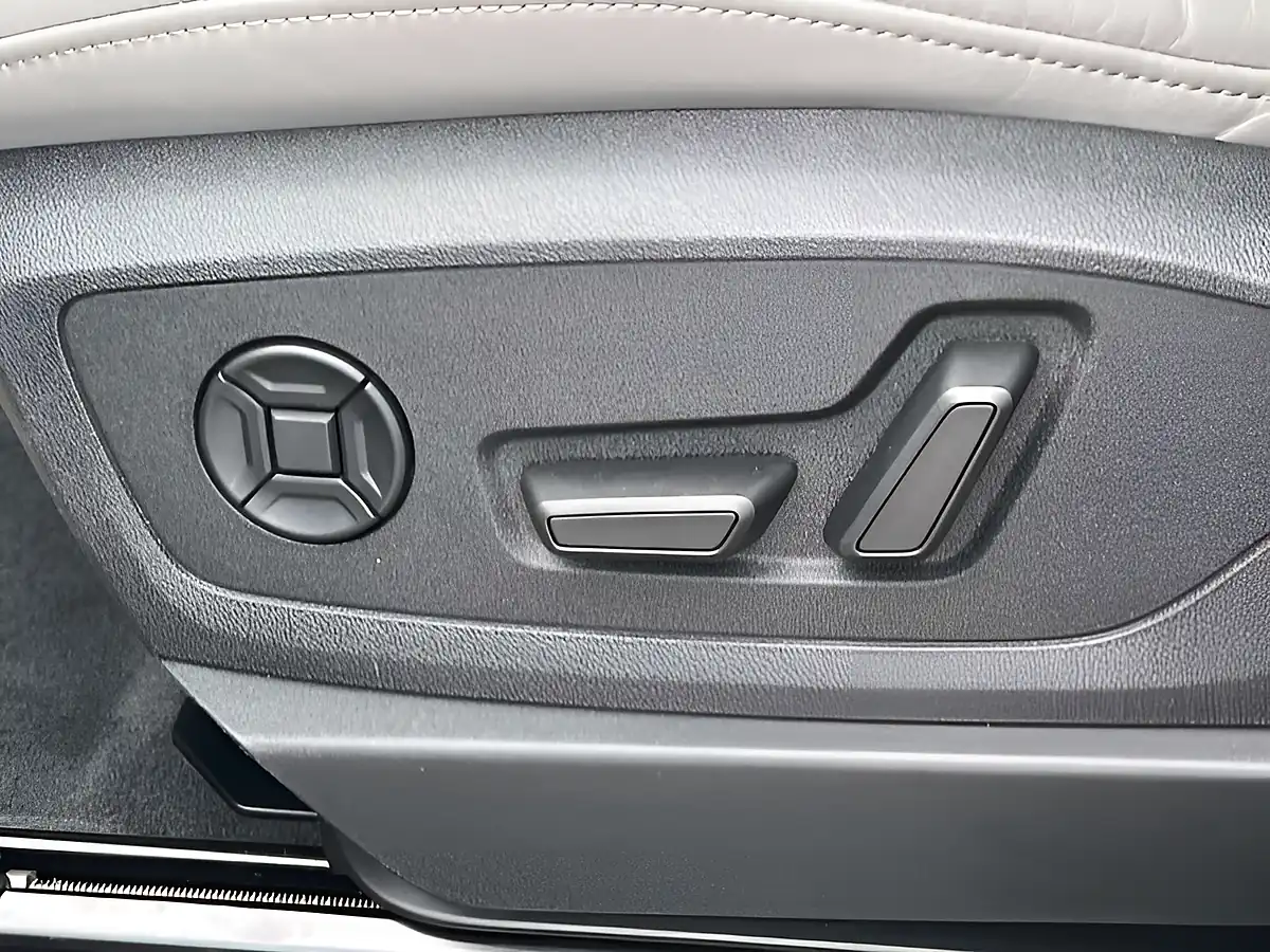 Used 2020 Audi E-Tron Sport Brilliant Black - Interior and Exterior details 16