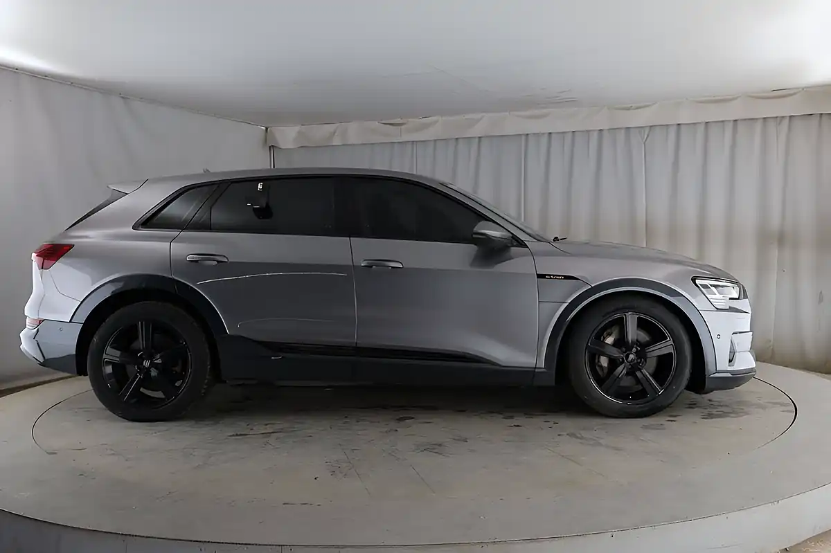 Used 2020 Audi E-Tron Technik Grey - Interior and Exterior details 7