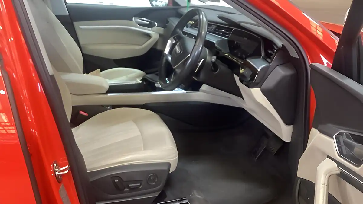 Used 2020 Audi E-Tron Technik Red - Interior and Exterior details 5