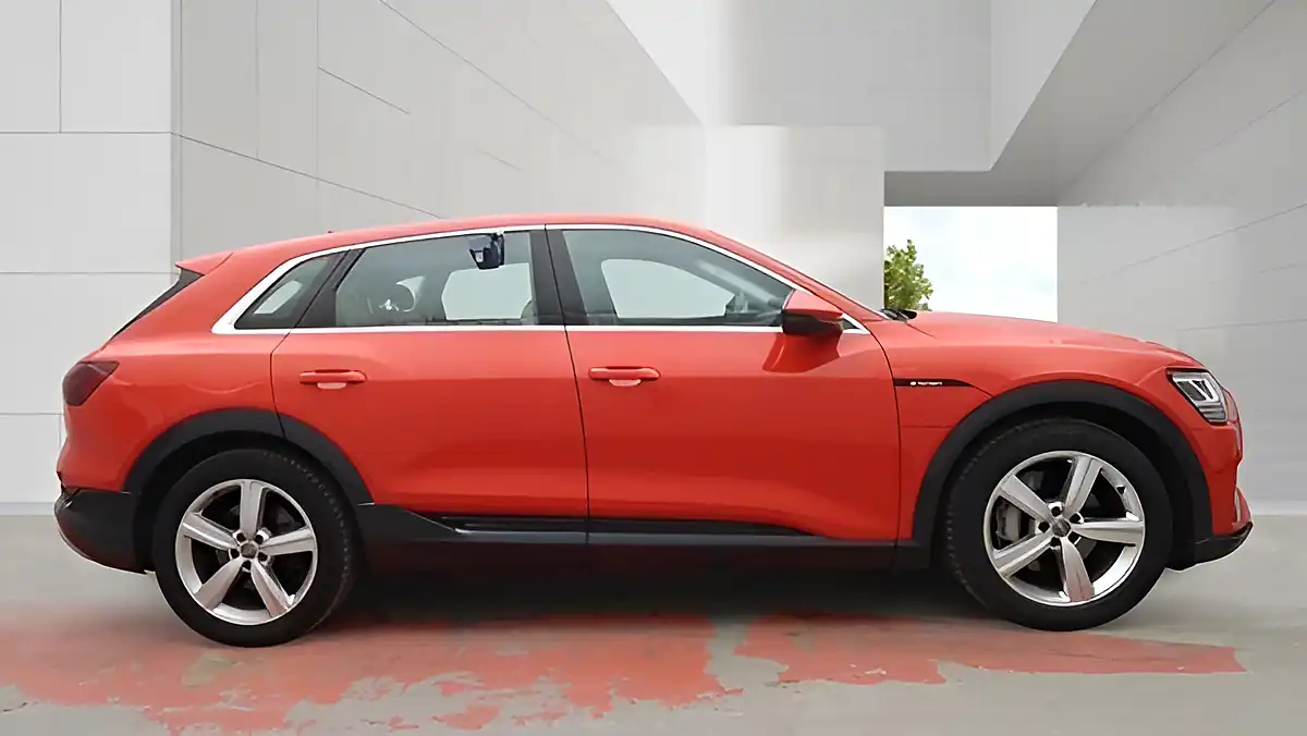 Used 2020 Audi E-Tron Technik Red - Interior and Exterior details 9