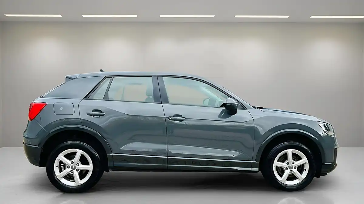 Used 2020 Audi Q2 Technik Grey - Interior and Exterior details 3