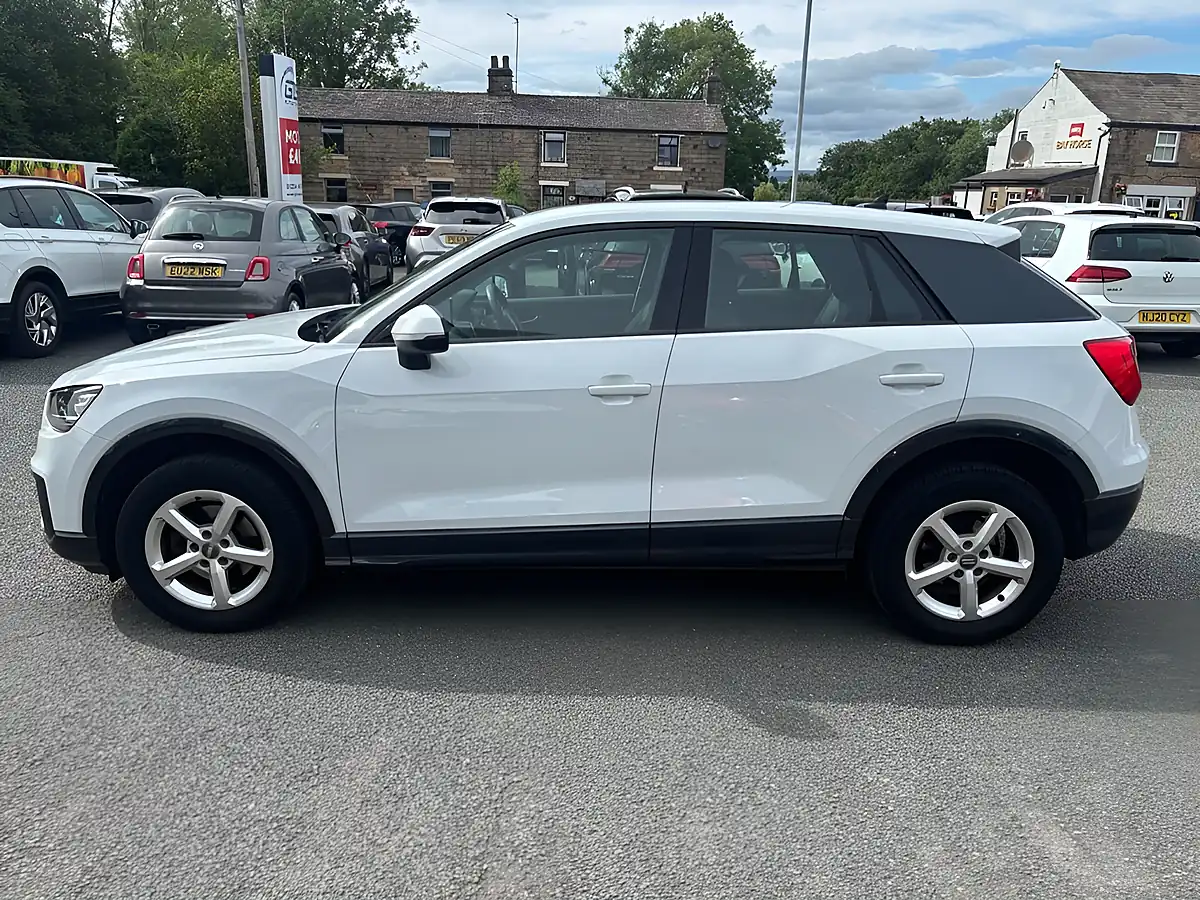 Used 2020 Audi Q2 Technik Ibis White - Interior and Exterior details 7