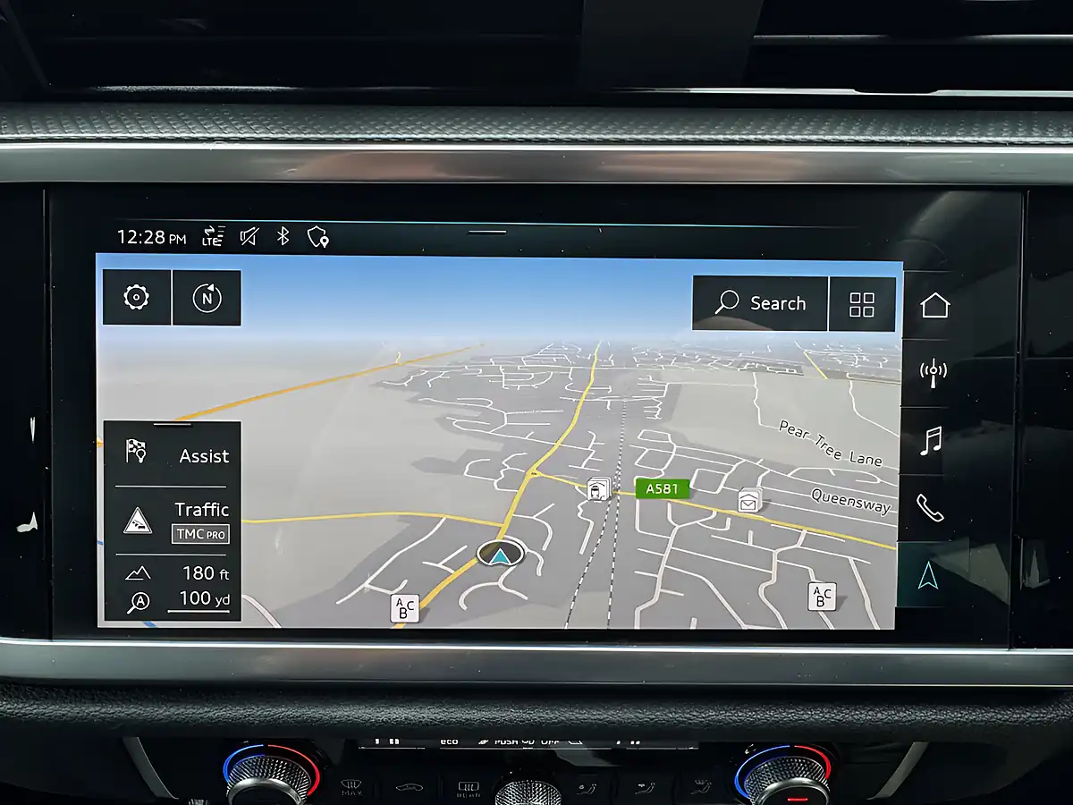 Used 2020 Audi Q3 Sport White - Interior and Exterior details 16