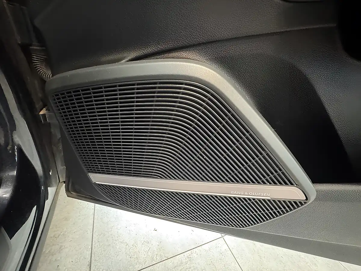 Used 2020 Audi Q5 Black Edition Blue - Interior and Exterior details 10