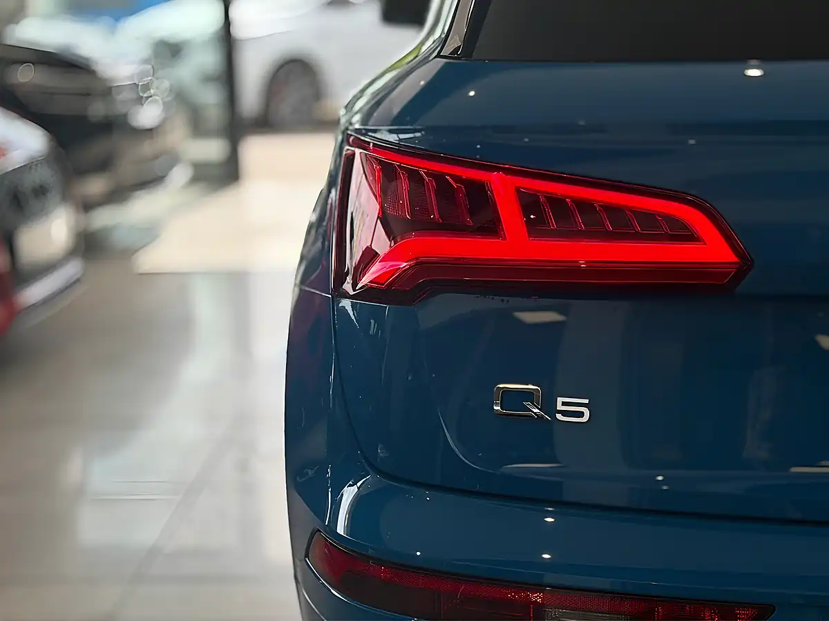 Used 2020 Audi Q5 Black Edition Blue - Interior and Exterior details 6