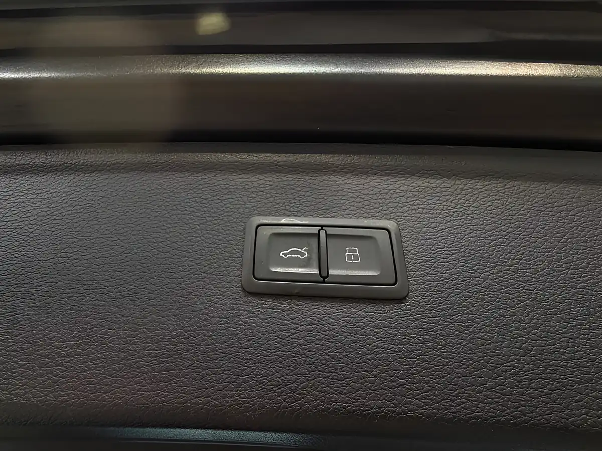Used 2020 Audi Q5 S Line Competition Blue - Interior and Exterior details 13
