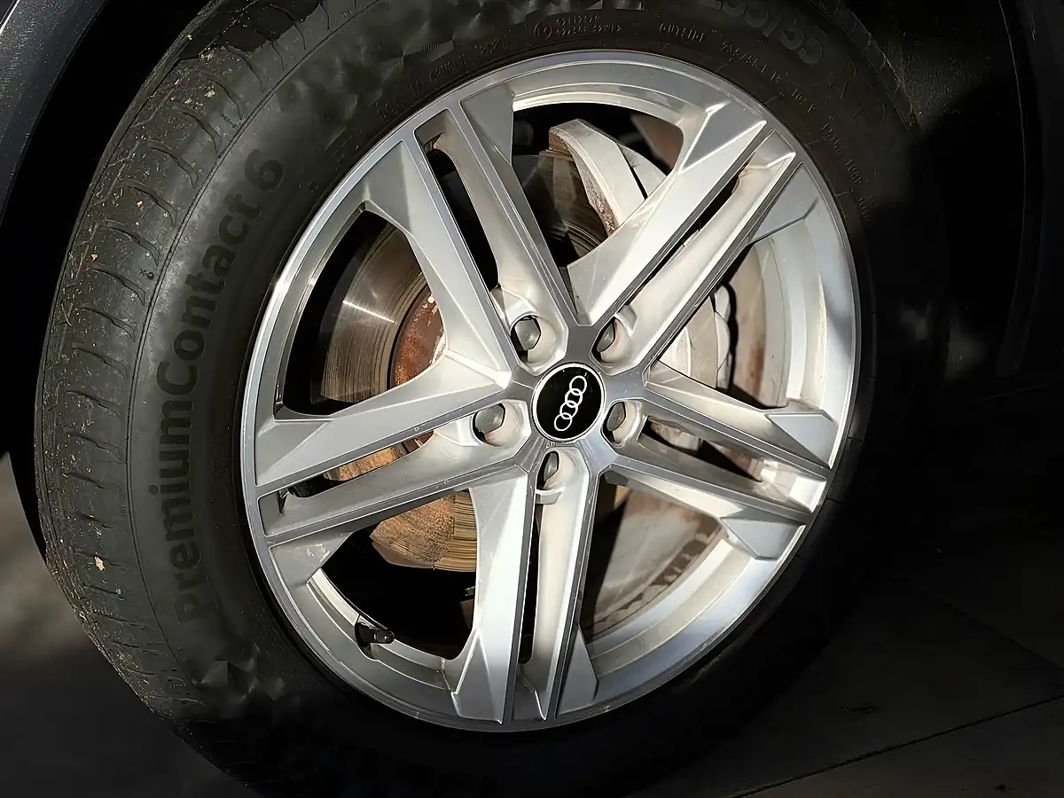 Used 2020 Audi Q5 S Line Grey - Interior and Exterior details 4