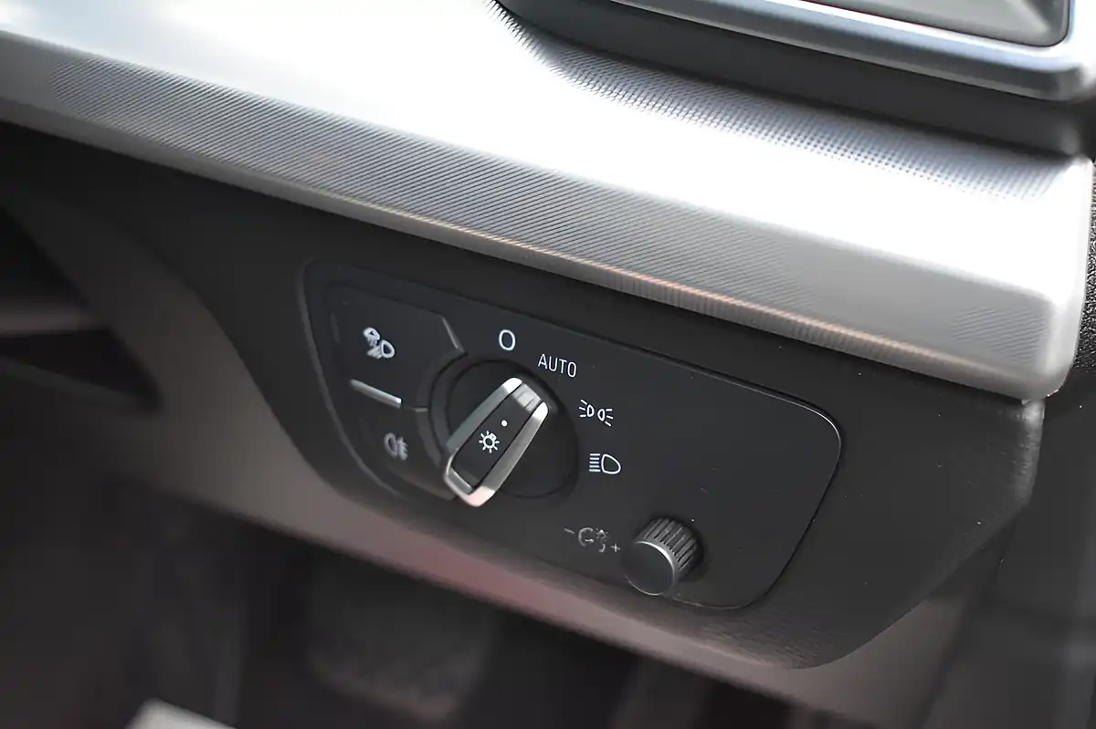 Used 2020 Audi Q5 Sport Grey - Interior and Exterior details 14