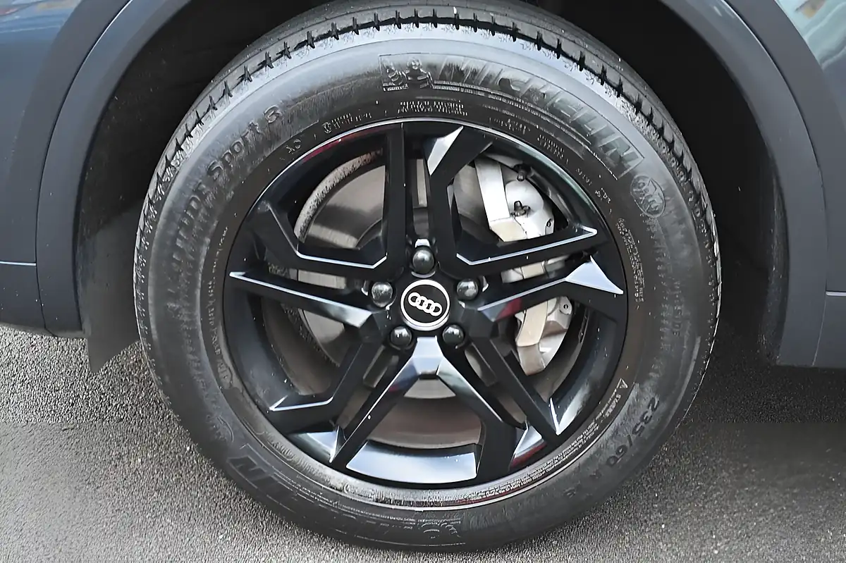 Used 2020 Audi Q5 Sport Grey - Interior and Exterior details 8