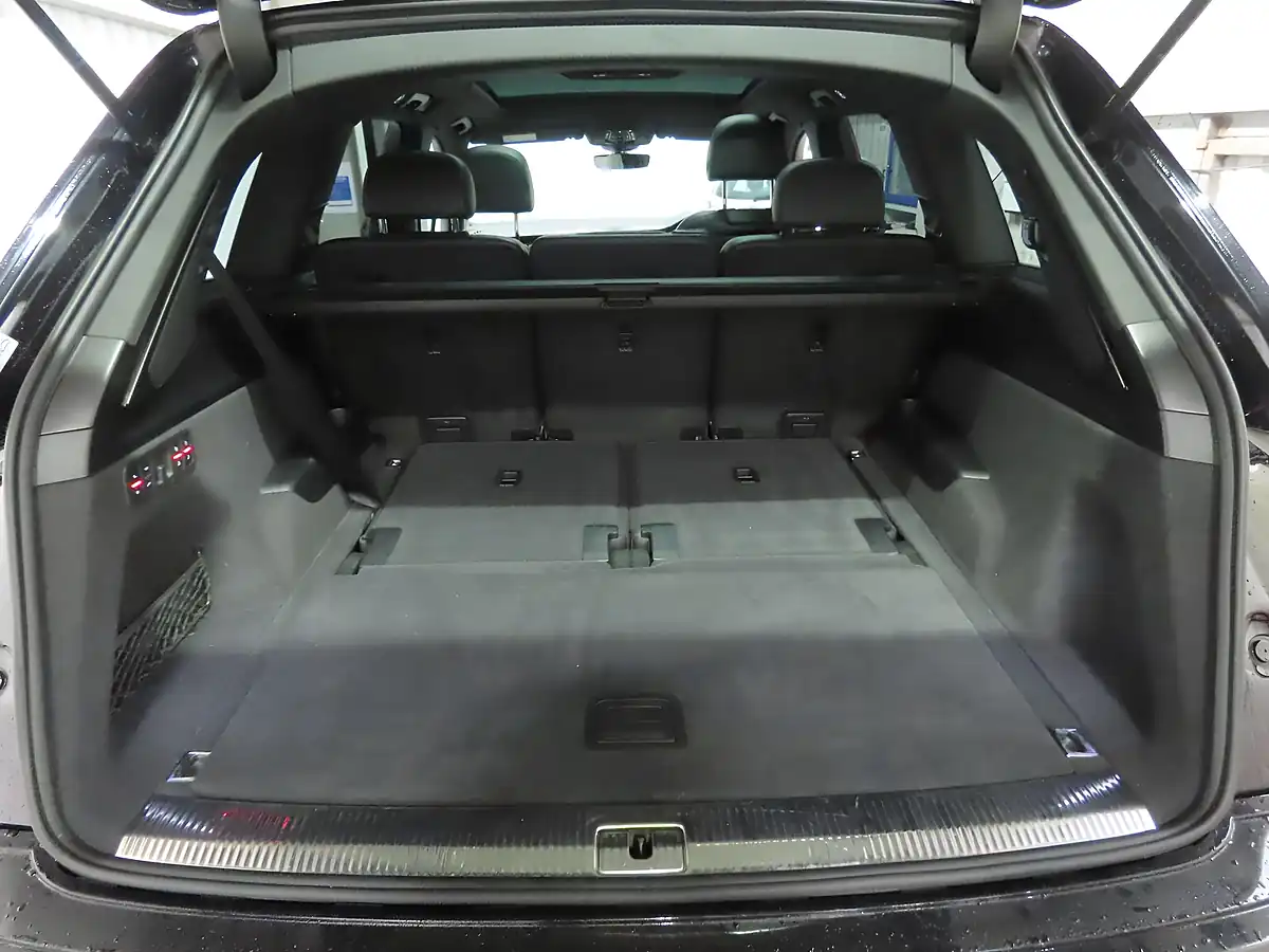 Used 2020 Audi Q7 Black Edition Black - Interior and Exterior details 9