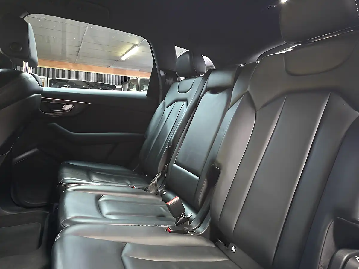 Used 2020 Audi Q7 Black Edition Blue - Interior and Exterior details 12
