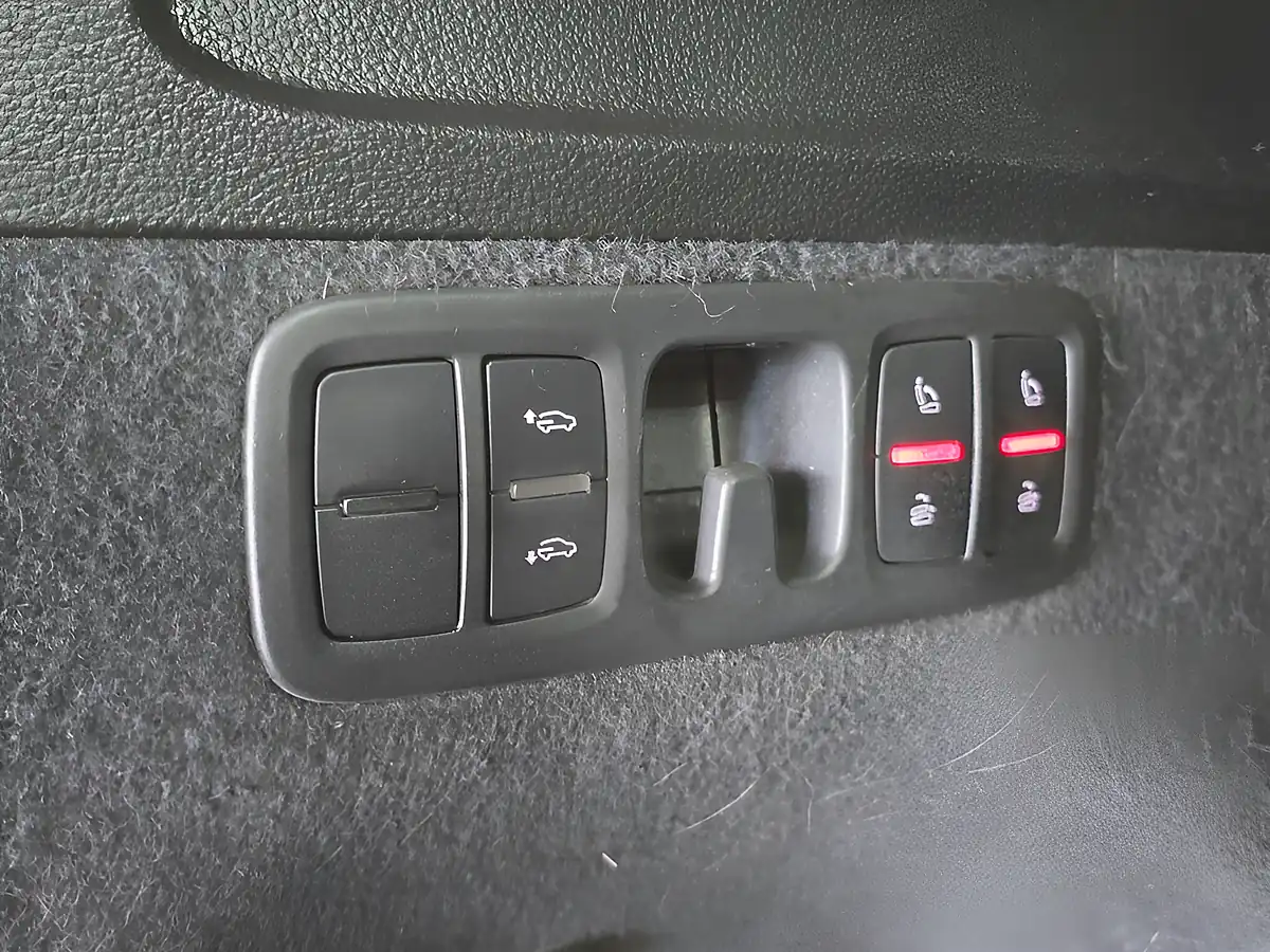 Used 2020 Audi Q7 Black Edition Blue - Interior and Exterior details 19