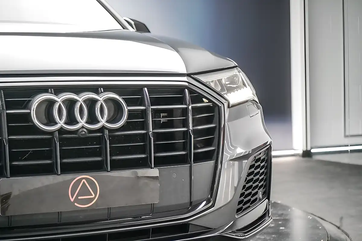 Used 2020 Audi Q7 Black Edition Grey - Interior and Exterior details 4