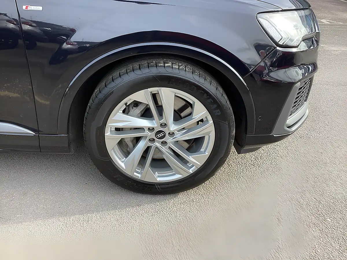 Used 2020 Audi Q7 S Line Black - Interior and Exterior details 19