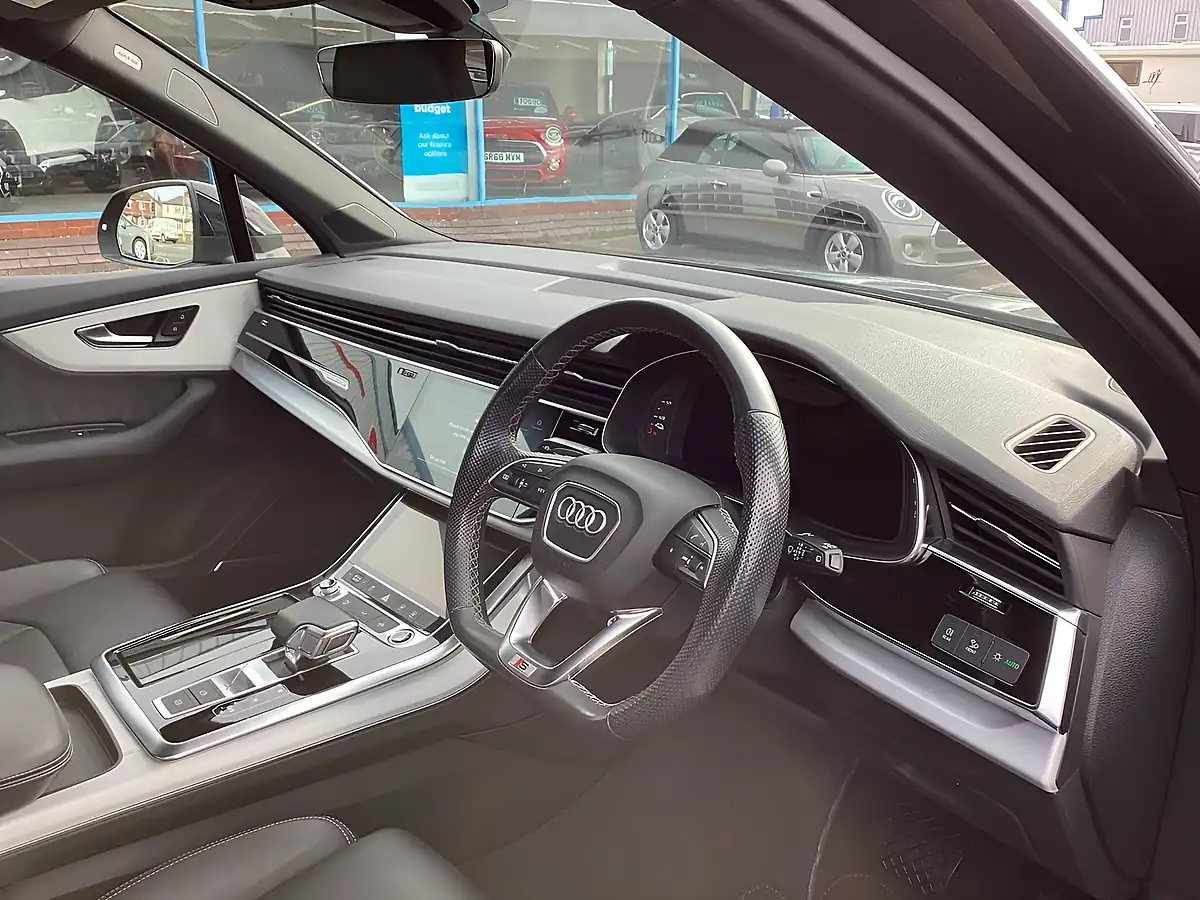 Used 2020 Audi Q7 S Line Black - Interior and Exterior details 6