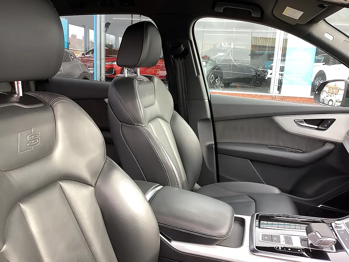 Used 2020 Audi Q7 S Line Black - Interior and Exterior details 7